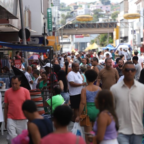 VR: Avenida Amaral Peixoto, no Centro, recebe penúltima edição de 2025 da ‘Rua de Compras’